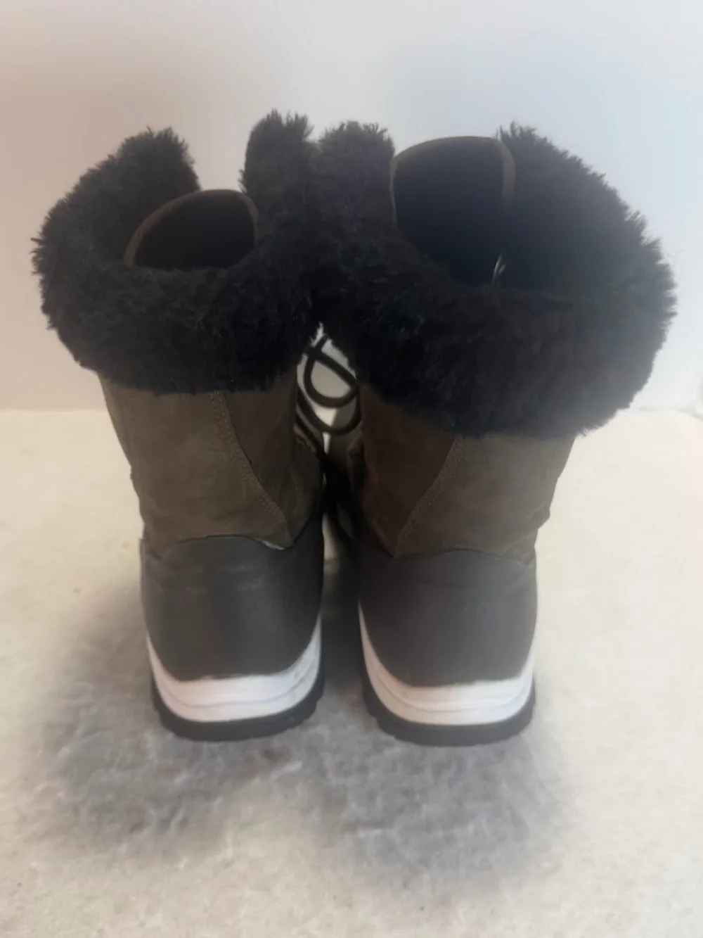 Muck Arctic Ice Lace Boots Womens 9 Waterproof Vibram Arctic Grip NWOT